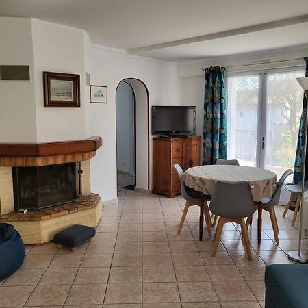 Appartement 3 Chambres 6 Pers Rez De Jardin 5Min Plage Quartier Du Phare Location Du Dimanche Au Dimanche En Juillet Et Aout 라트슈수르메르 외부 사진