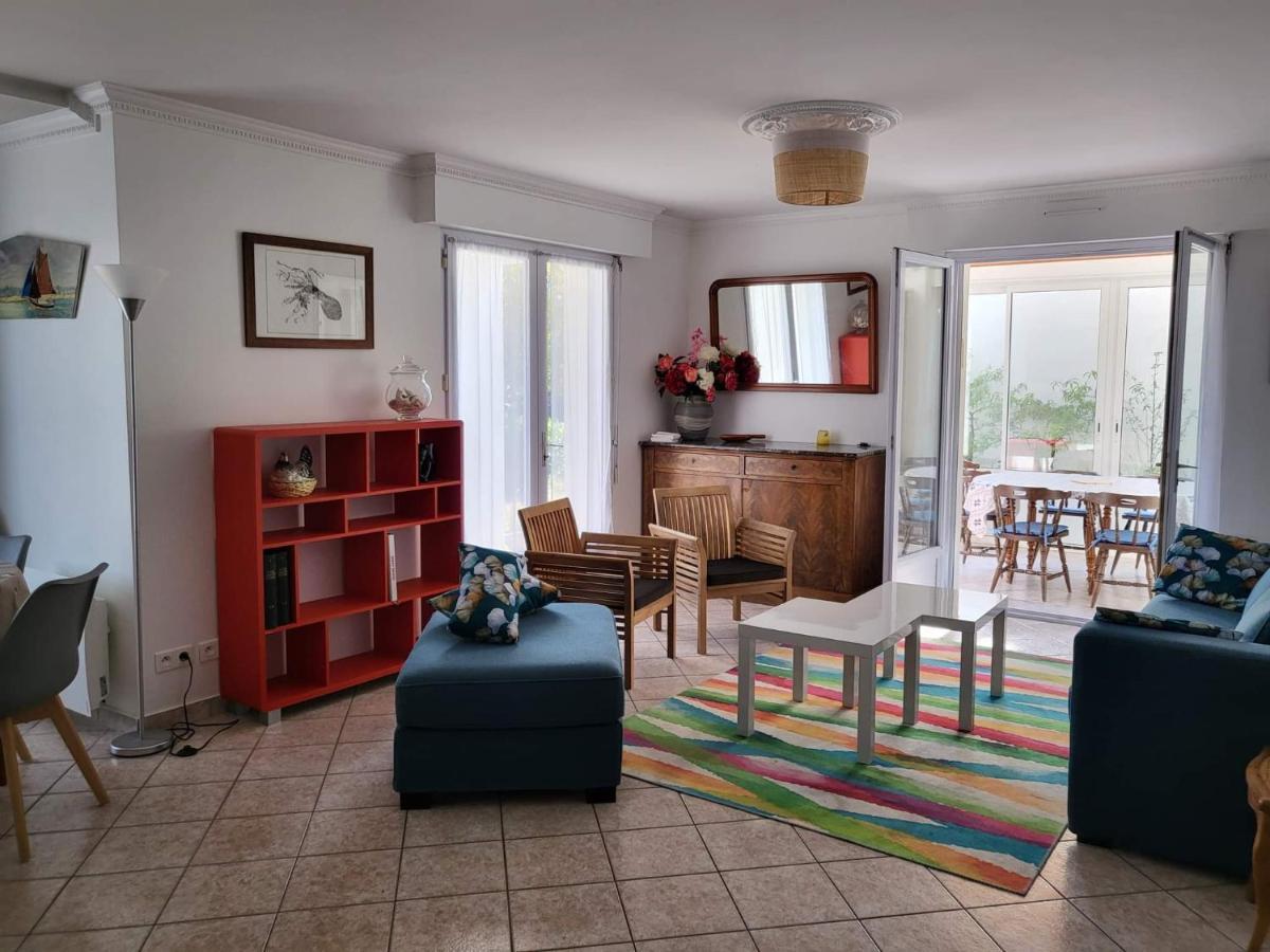 Appartement 3 Chambres 6 Pers Rez De Jardin 5Min Plage Quartier Du Phare Location Du Dimanche Au Dimanche En Juillet Et Aout 라트슈수르메르 외부 사진