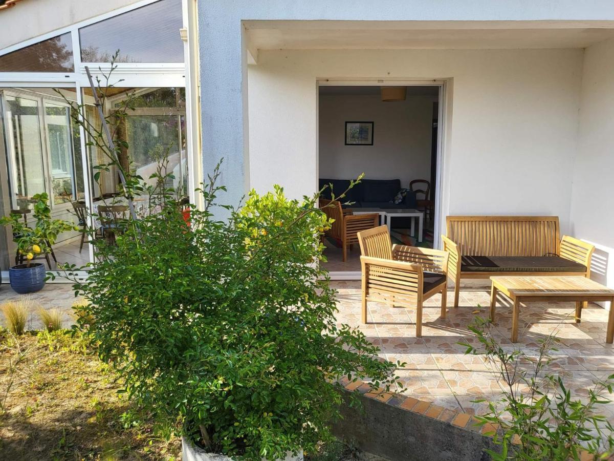 Appartement 3 Chambres 6 Pers Rez De Jardin 5Min Plage Quartier Du Phare Location Du Dimanche Au Dimanche En Juillet Et Aout 라트슈수르메르 외부 사진