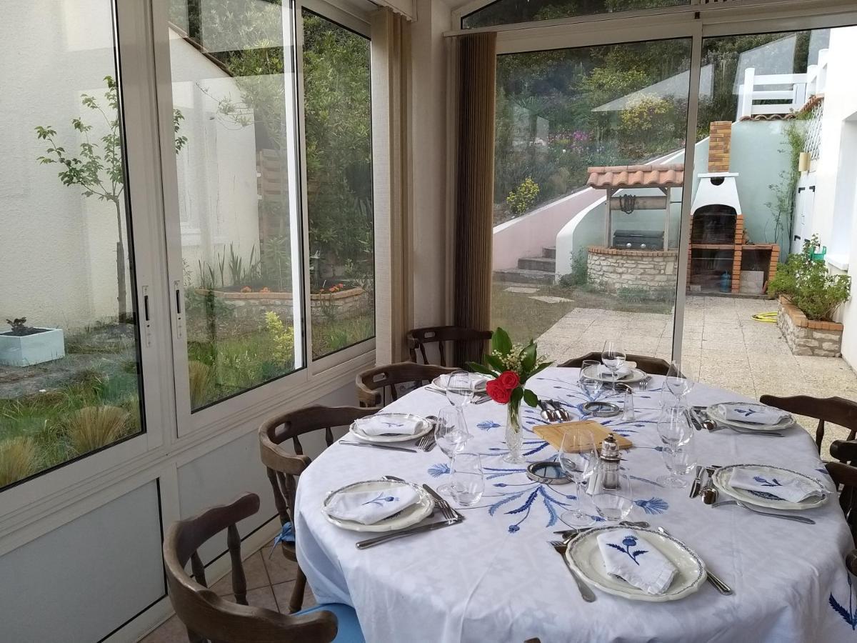 Appartement 3 Chambres 6 Pers Rez De Jardin 5Min Plage Quartier Du Phare Location Du Dimanche Au Dimanche En Juillet Et Aout 라트슈수르메르 외부 사진