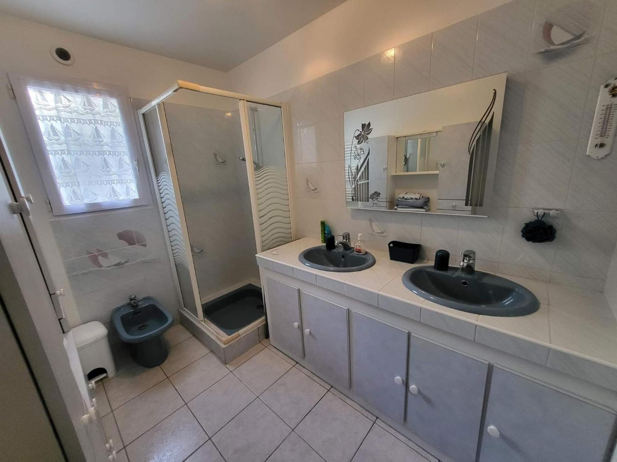 Appartement 3 Chambres 6 Pers Rez De Jardin 5Min Plage Quartier Du Phare Location Du Dimanche Au Dimanche En Juillet Et Aout 라트슈수르메르 외부 사진