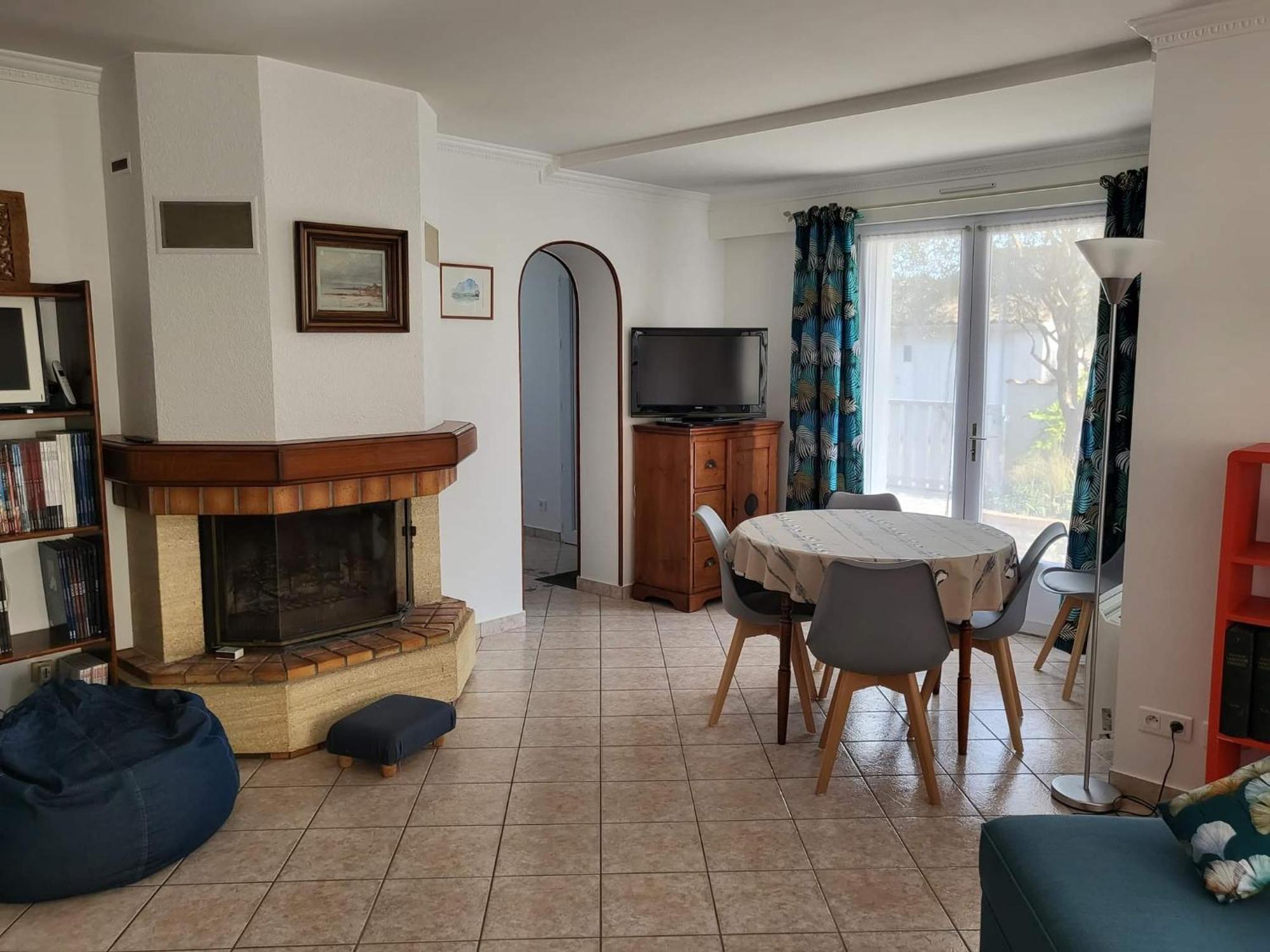 Appartement 3 Chambres 6 Pers Rez De Jardin 5Min Plage Quartier Du Phare Location Du Dimanche Au Dimanche En Juillet Et Aout 라트슈수르메르 외부 사진